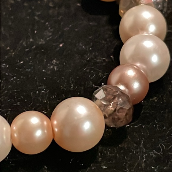 8” white, cream & pinkish round simulated pearl & beads stretch bangle bracelet - Picture 8 of 11